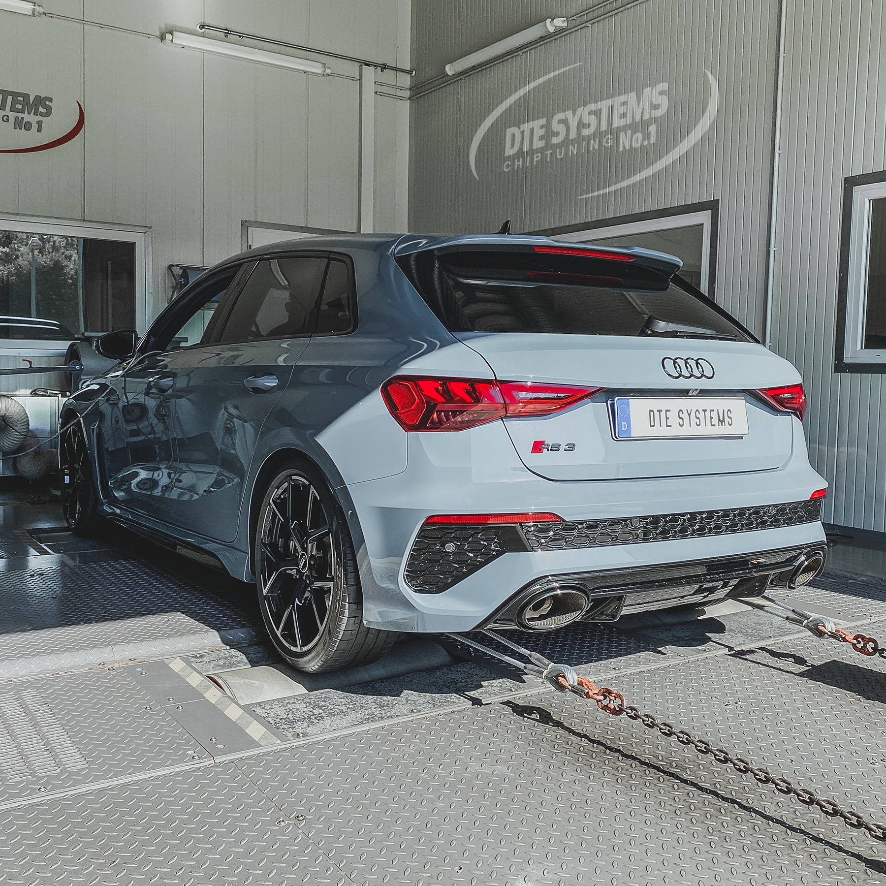 Audi RS3 na brzde